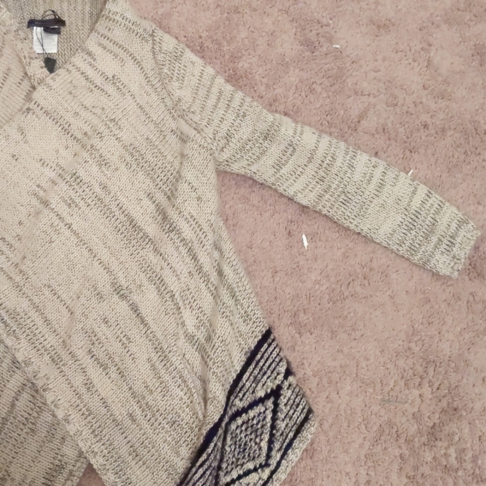 Sweater - Picture 2 of 5
